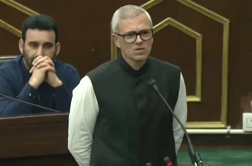  কোন মুখে রাজ্যের স্বীকৃতি চাইব?’ পহেলগাঁও হামলায় ক্ষমা চাইলেন কাশ্মীরের ‘গৃহকর্তা’ ওমর